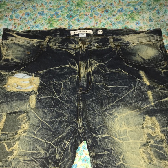Mens distress dash jean shorts - Picture 4 of 5